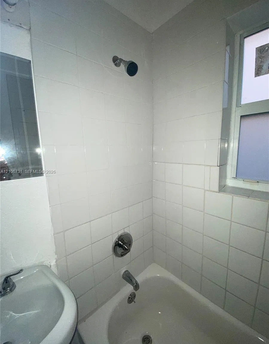 2 bed, 1.0 bath, $1,850 — Photo 4