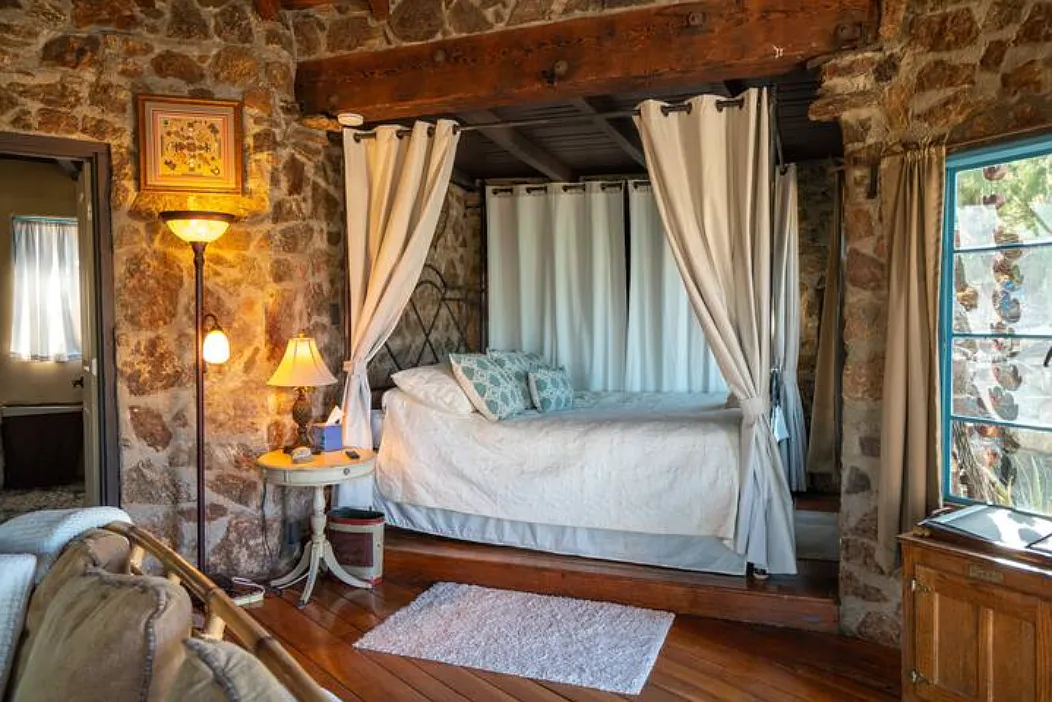 Studio, 750 sqft, $2,800 — Photo 2