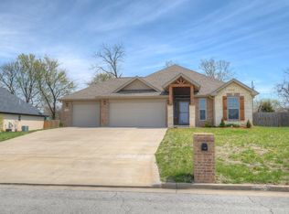 1225 Chesterfield Dr, Webb City, MO 64870