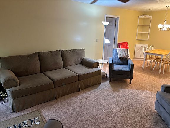 3rd image of 401 Poinsetta Ct APT 4