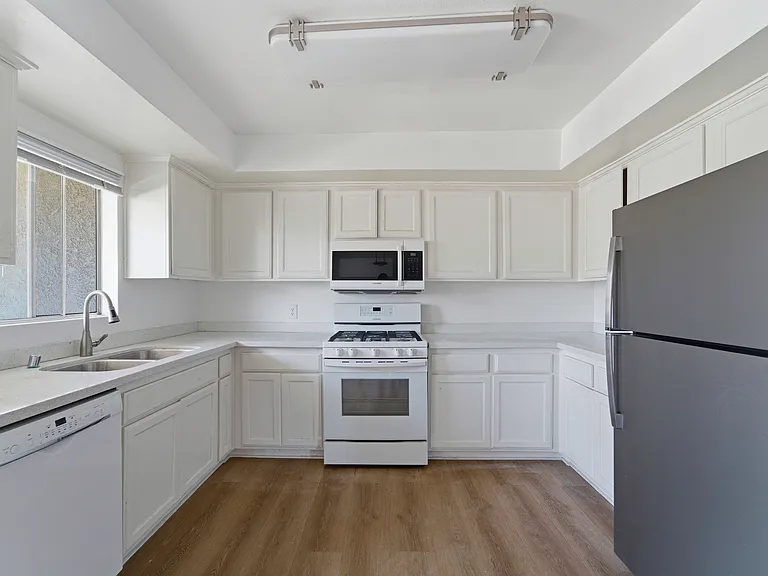 4320 Mammoth Ave #207 — Photo 10