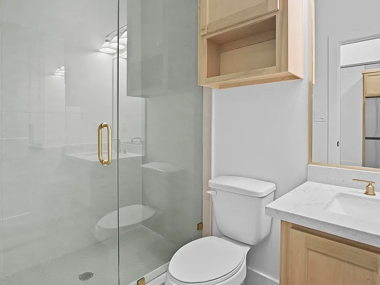645 Esplanade Ct — Photo 8