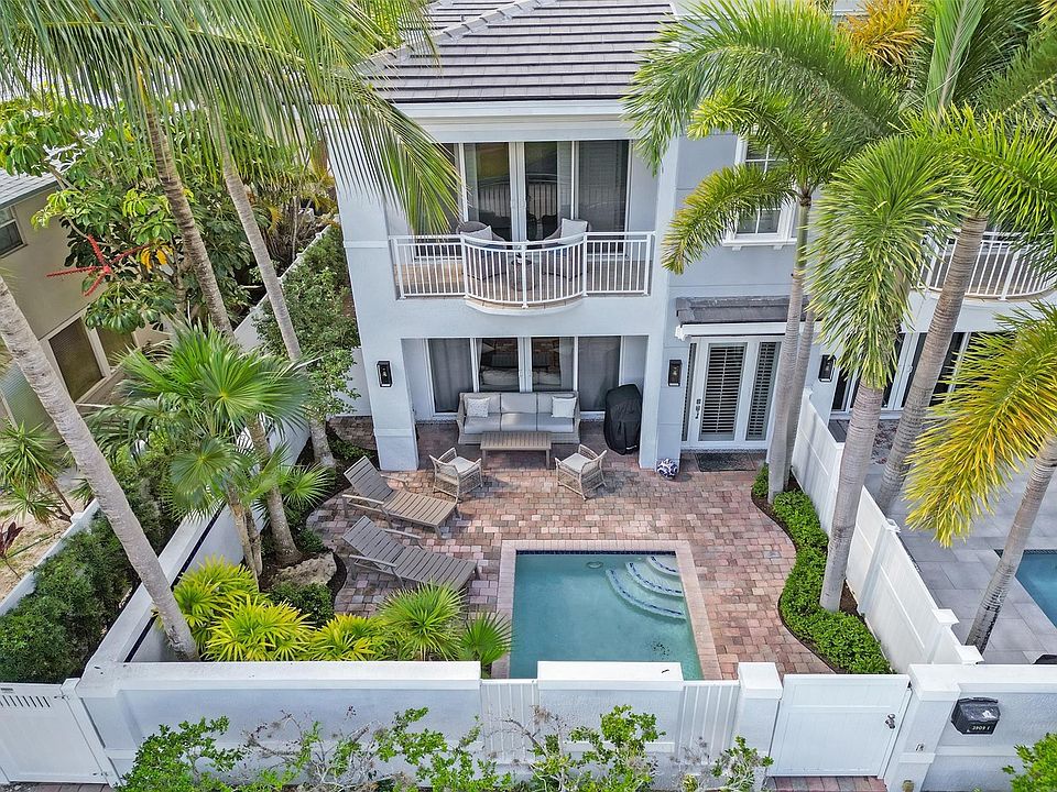 1st image of 3909 NE 21st Avenue #1