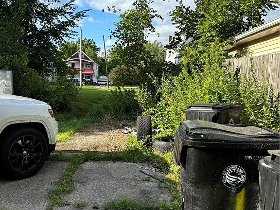 5th image of 10913 Dove Ave