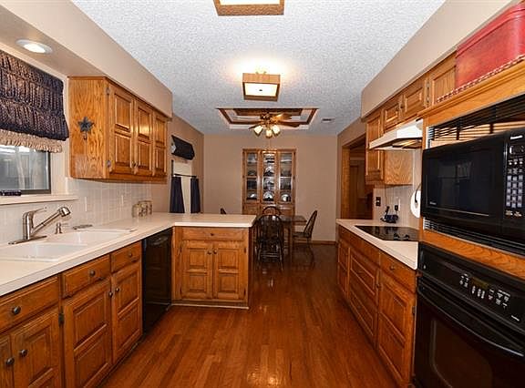 4th image of 1821 Geneva Ln