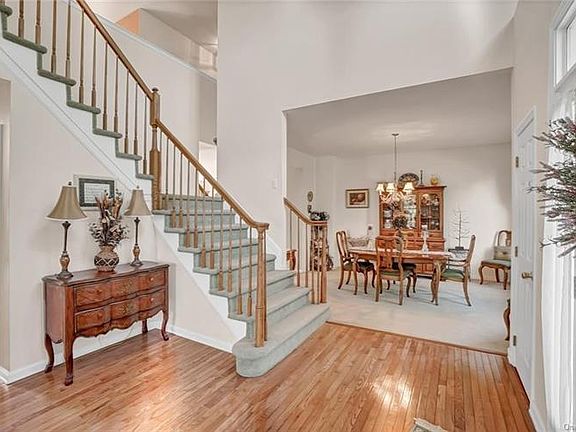 4th image of 11 Spruce Dr
