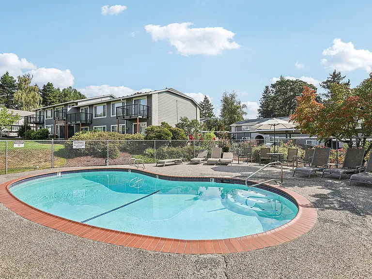 Cornell Manor Apartments — Photo 14