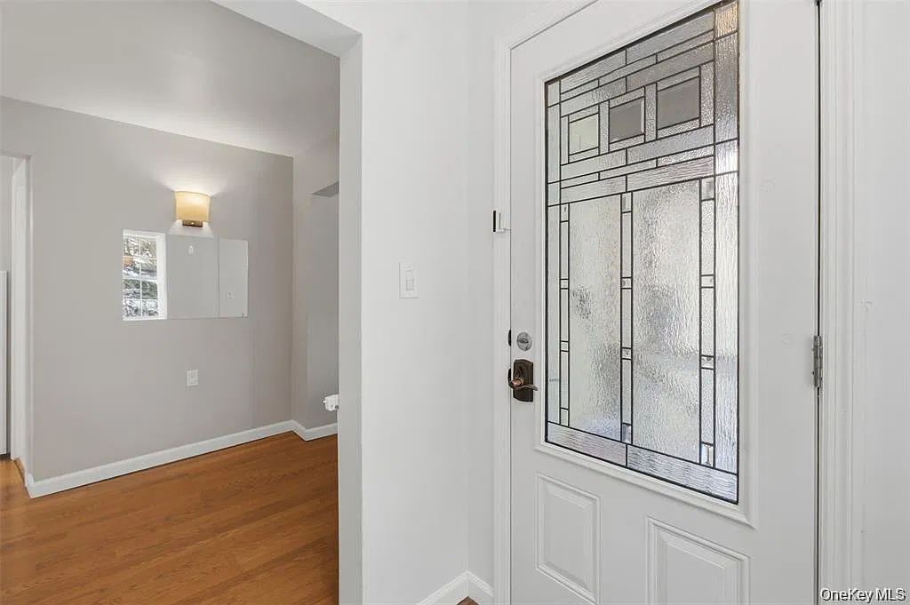 2 bed, 1.0 bath, 1040 sqft, $2,350 — Photo 3