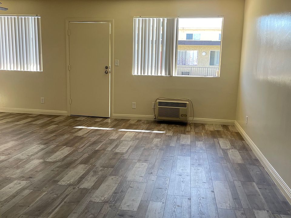 1st image of 20339 Saticoy St APT 39