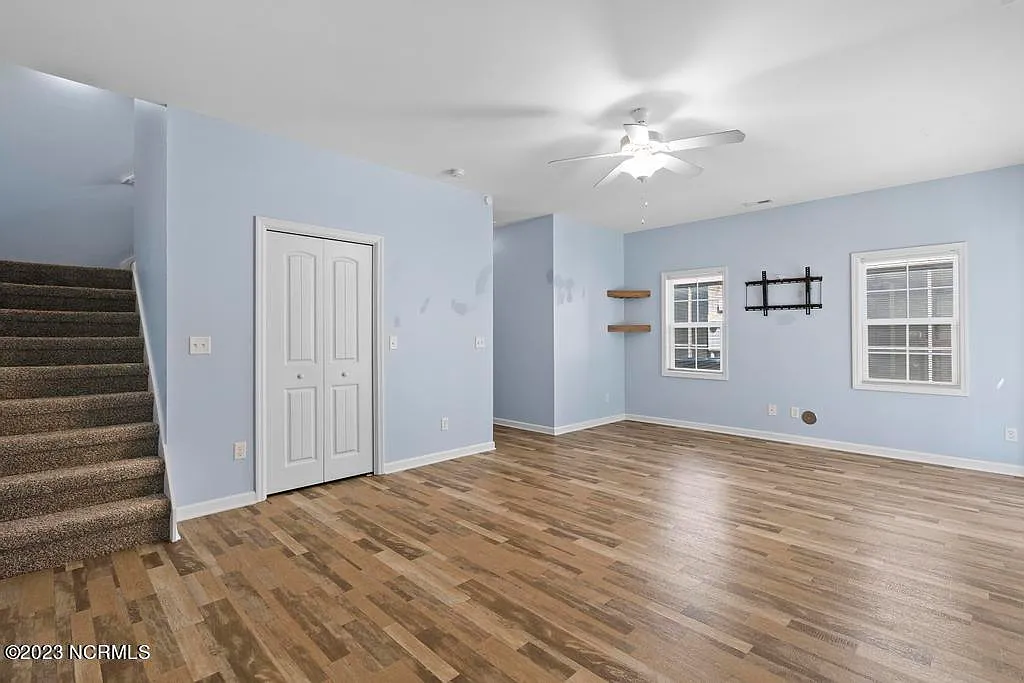 3 bed, 3.0 bath, 1522 sqft, $2,300 — Photo 4