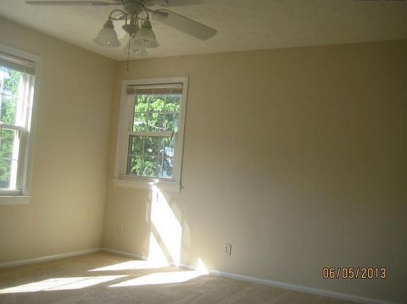 5th image of 879 Eaton Ave