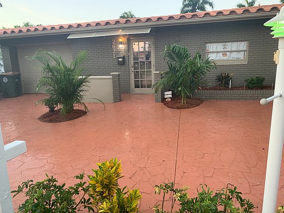3rd image of 2621 NE 49th St