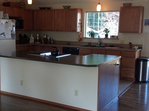 4th image of 114 Hawthorn Lane
