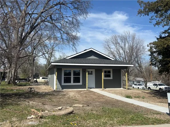 312 E 5th St, Wellsville, KS 66021