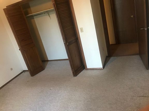 Upper level has 2 bedrooms, 1 bathroom, and carpet is being replaced in both bedrooms.
