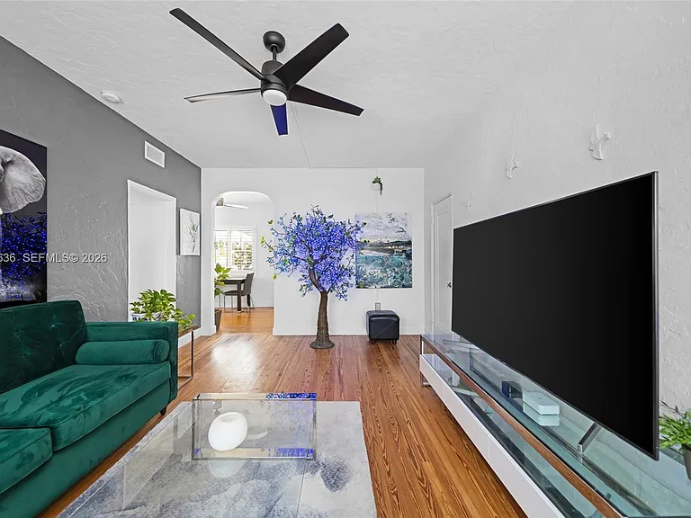 408 W 25th St #8 — Photo 9