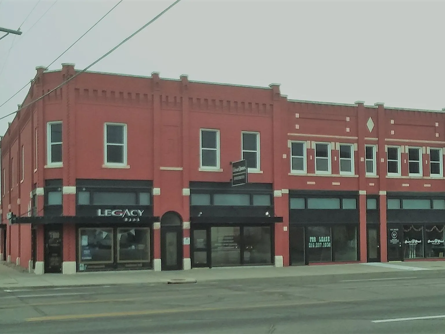1108 E Douglas Ave — Photo 4