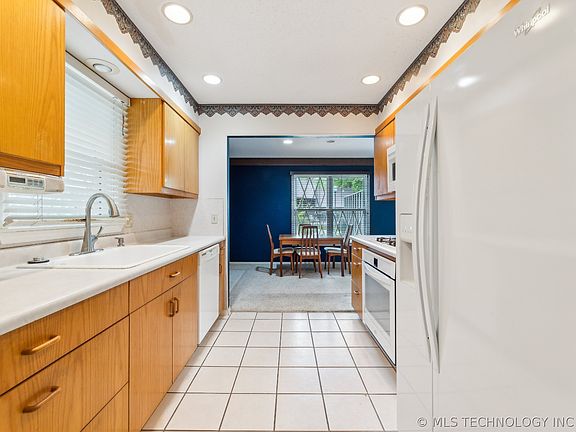 5th image of 35 Brentwood Dr