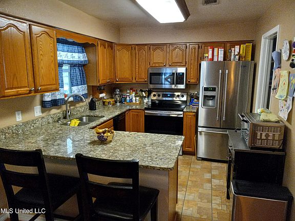 3rd image of 4133 Magnolia Pl