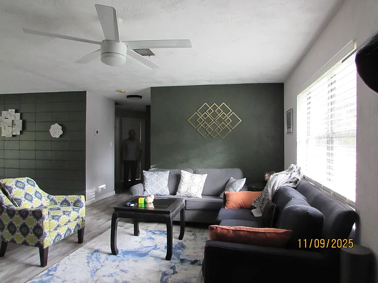 18 SE 44th St #3 — Photo 11