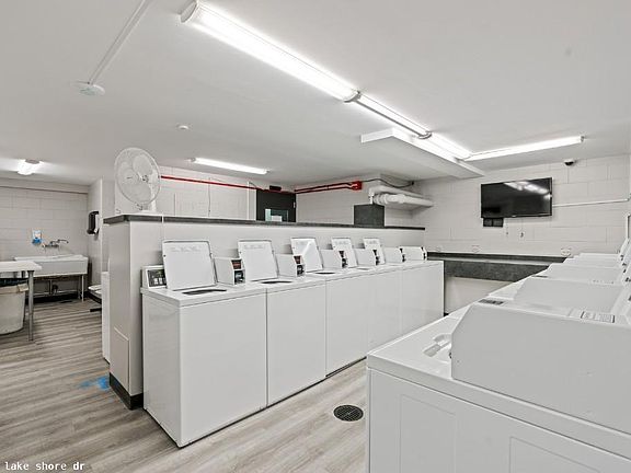 4th image of 2800 N Lake Shore Dr APT 321