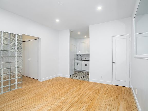 5th image of 24 Minetta Ln APT 2F