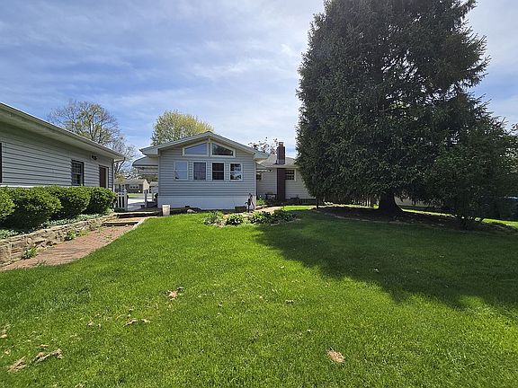 5th image of 23 Deeringwood Dr