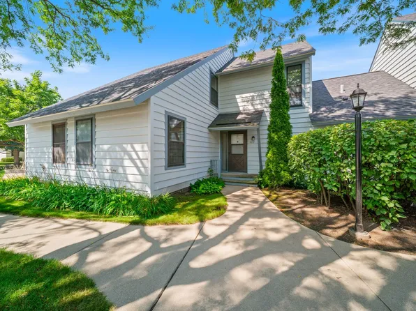 613 Dunham Rd #613, Gurnee, IL 60031