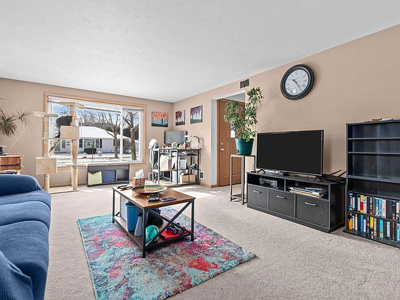 5th image of 920 E Marquette St