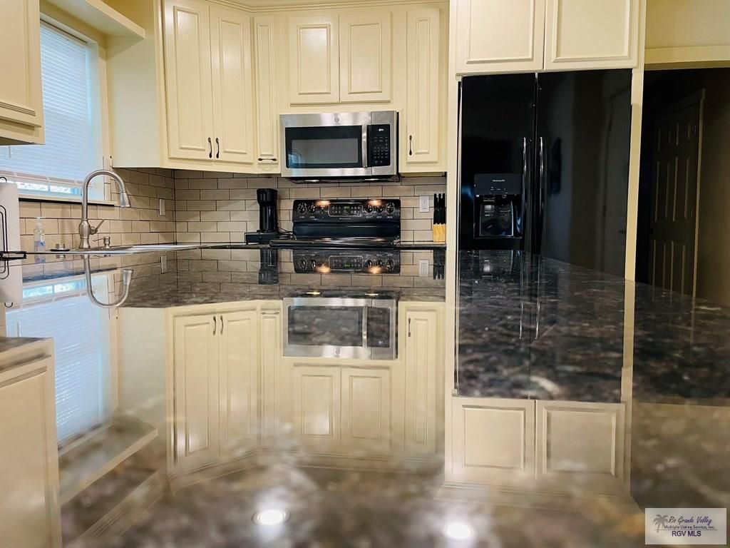 202 W Pierce Ave #7, Harlingen, TX - View 2