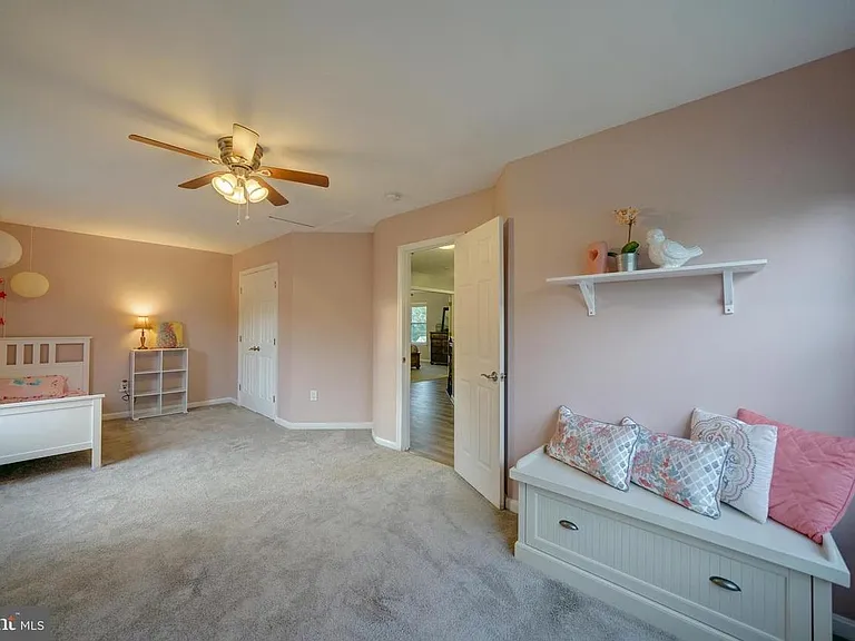 494 Pitt Ct — Photo 9