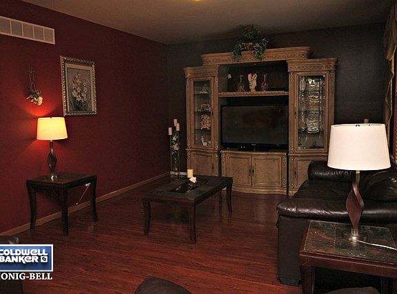 3rd image of 1813 Crestview Dr