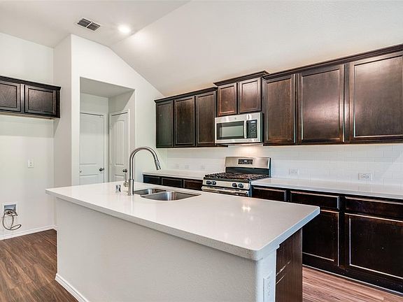 4th image of 2070 Alamandine Ave