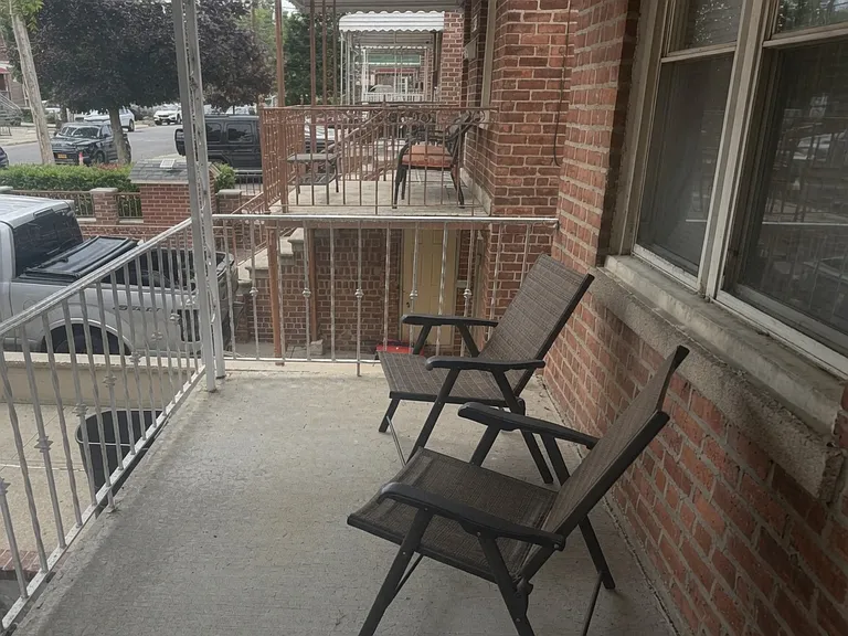 1652 Fowler Ave — Photo 10