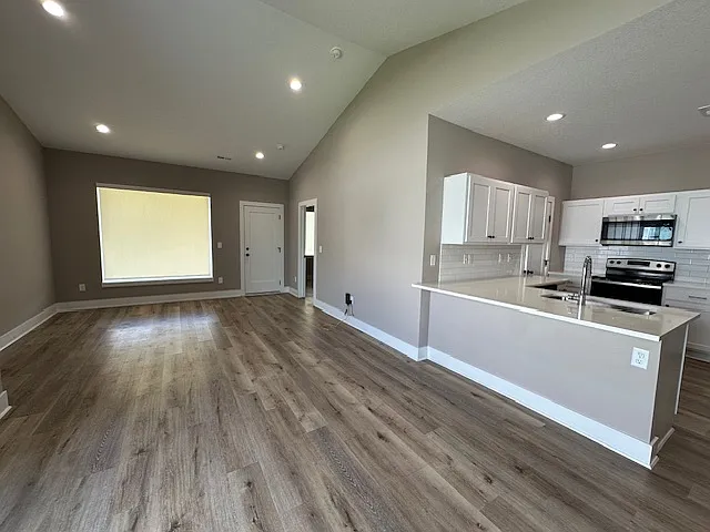 4 bed, 1355 sqft, $1,650 — Photo 3