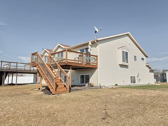 5th image of 970 Parkway Dr