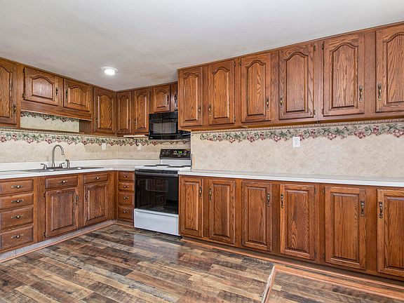 3rd image of 25395 Harris St