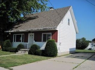 914 Summit St, Manitowoc, WI 54220