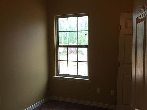 5th image of 109 Flagstone Dr