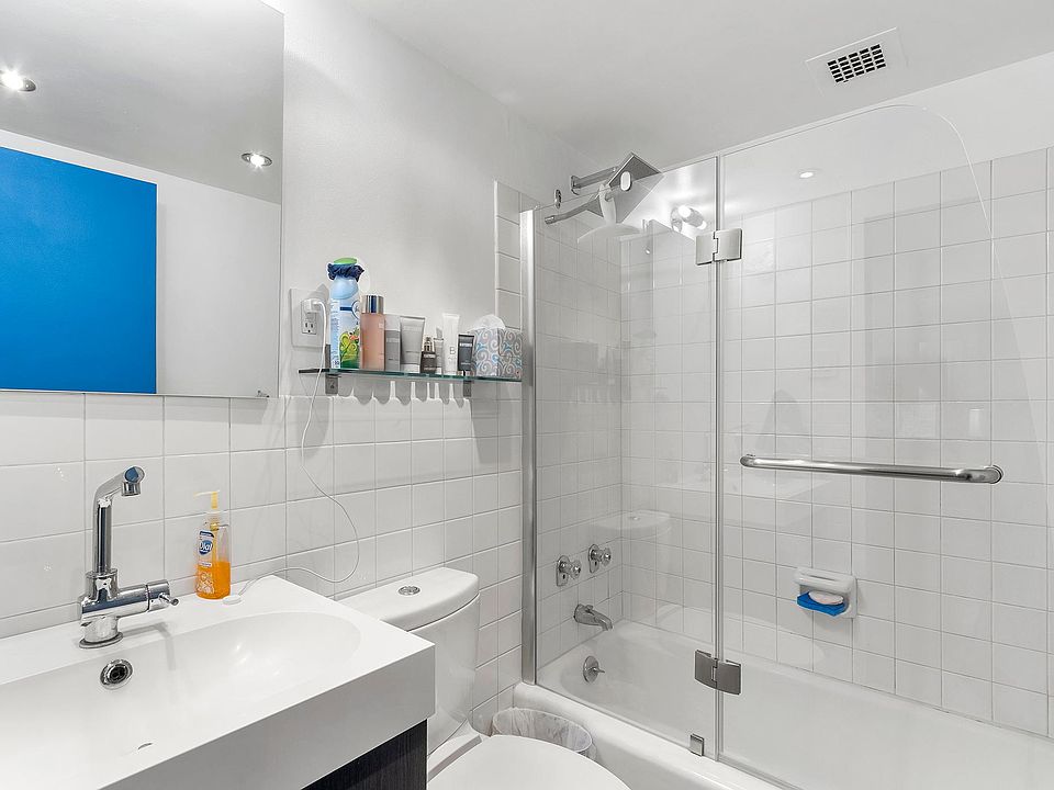 1st image of 224 W Rittenhouse Sq #1518