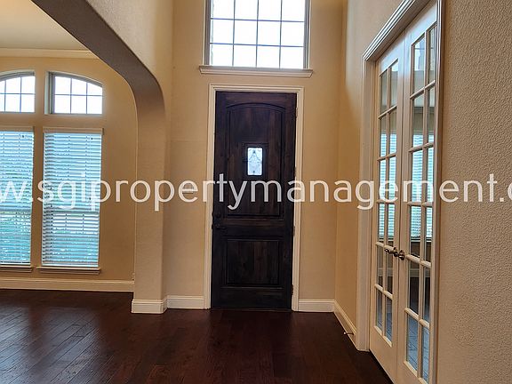 4th image of 989 Bentley Dr