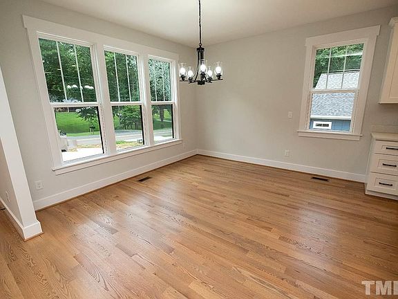 3rd image of 400 Lakeshore Dr