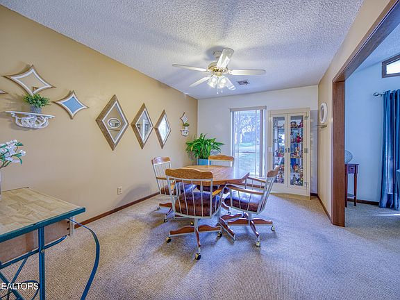 4th image of 901 Roderick Rd