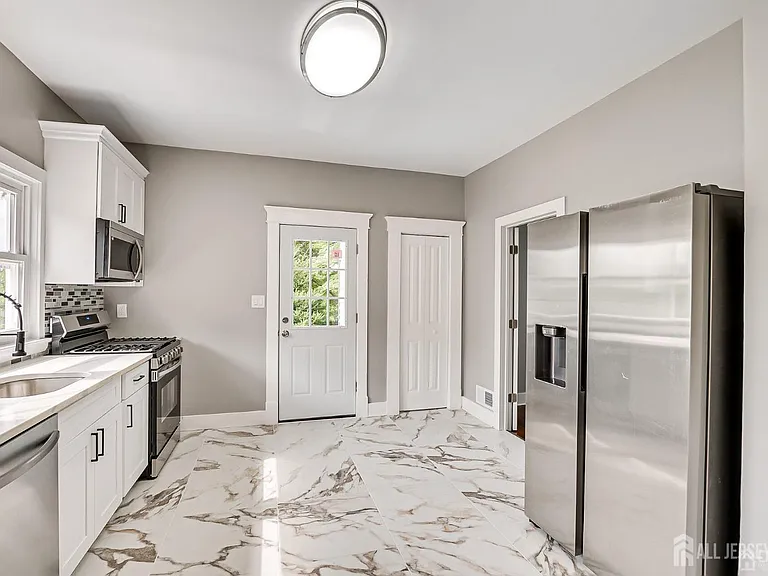 48 Johnson Pl — Photo 14
