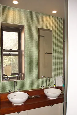 Sold by Aclawrence | media 26