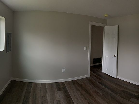 4th image of 194-196 Schultz Ave #194