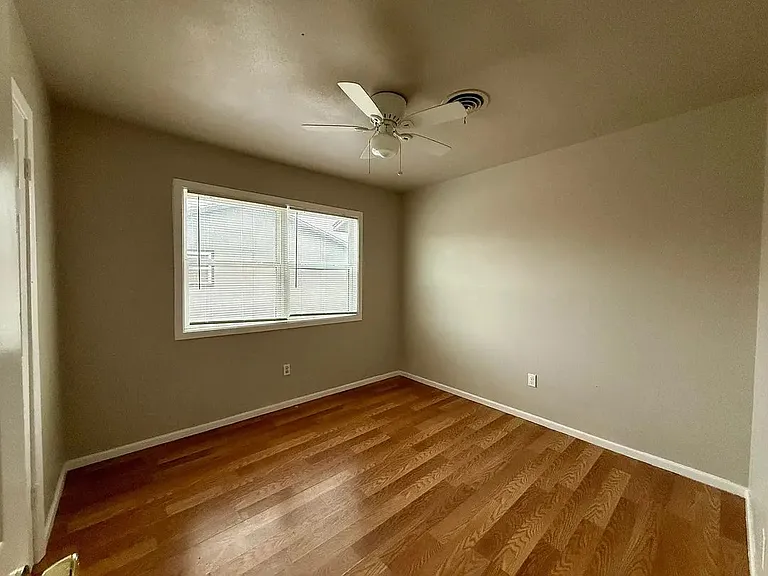 505 E 37th St — Photo 13