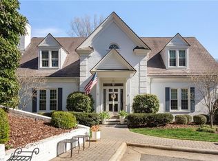 130 Sunset Cir APT 201, Greensboro, NC 27408