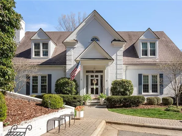 130 Sunset Cir APT 201, Greensboro, NC 27408