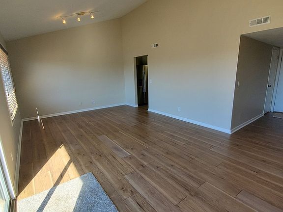 4th image of 427 N Thornwood Dr